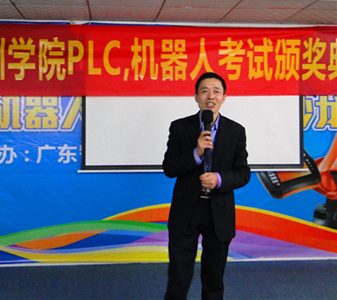 廣東智通職業培訓學院院長黃廷勝為學員鼓舞大氣，激勵學員好好學習
