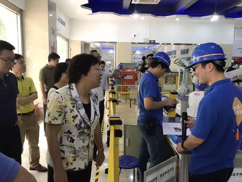 東莞市副市長喻麗君及相關領導組成的調研組到訪東莞倍增企業(yè)進行調研指導06
